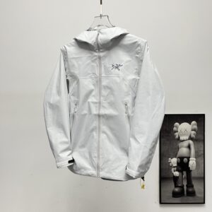 Arc'teryx Men's Waterproof Hardshell Windbreaker, Atomic Grey, Gore-Tex® Technology, Lightweight Outdoor Hiking Jacket