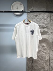 Gucci Unisex Vintage Shield Crest Embroidery Oversized T-Shirt, White, Luxury Daily Casual Short Sleeve Top